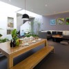 Nhà ở tại Gò Vấp - MM + + Architects - Phòng khách và bếp sử dụng ánh sáng tự nhiên từ giếng trời