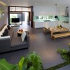 Nhà ở tại Gò Vấp - MM + + Architects - Phòng khách và bếp nhìn từ cầu thang lên lầu một