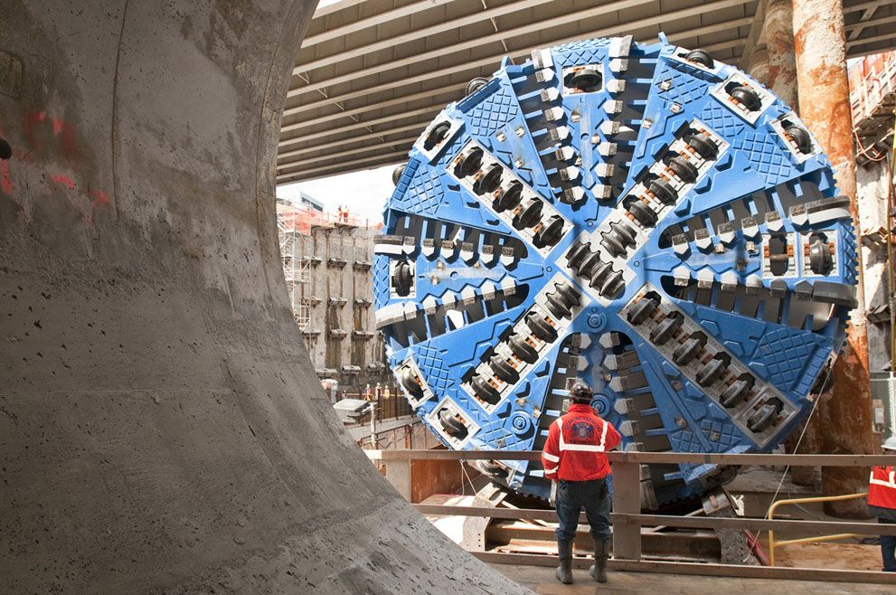 Máy khoan khổng lồ dùng để khoan đường hầm cho dự án East Side Access Project, 18/03/2011.