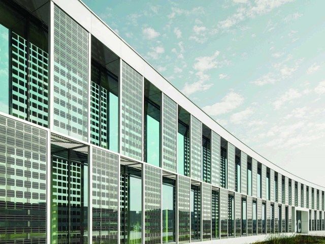 AGC Technovation Centre tại Gosselies, Bỉ do ASSAR ARCHITECTS thiết kế và phát triển bởi AGC Glass Europe nhận đề cử cho Công trình khách sạn và khu nghỉ dưỡng du lịch tốt nhất.