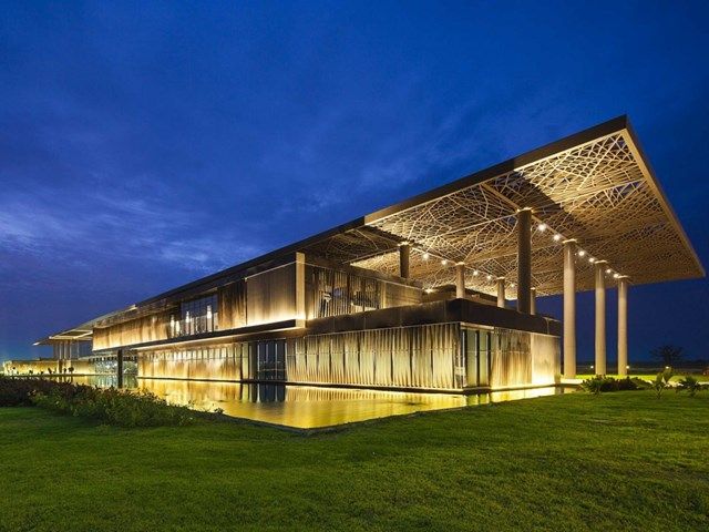 Dakar Congress Centre, Dakar, Senegal thiết kế bởi kiến trúc sư Tabanlioglu và phát triển bởi Summa Construction nhận đề cử giải thưởng đặc biệt của ban giám khảo.