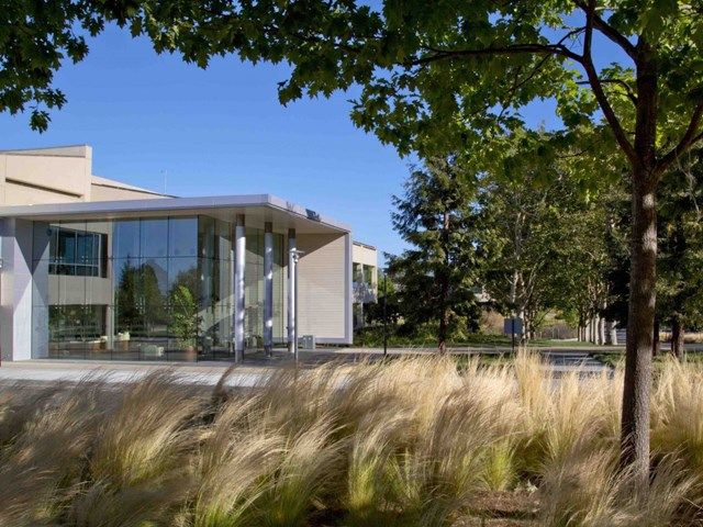 VMware Campus, Palo Alto, California, Mỹ thiết kế bởi Form4 Architecture và phát triển bởi VMware / Hines được đề cử là Kiến trúc văn phòng và địa điểm kinh doanh tốt nhất.