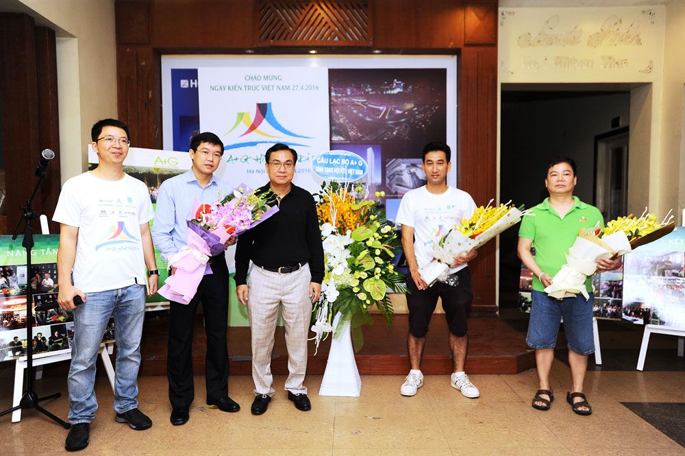 Phó CT Hội KTSVN - KTS Nguyễn Văn Hải cùng BTC cảm ơn các nhà tài trợ đồng hành cùng chương trình: TID, Khang Minh, Namsan Stone, Vĩnh Tường, 