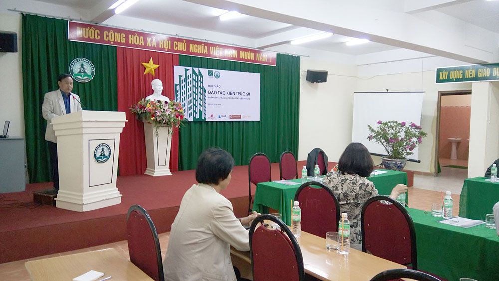 Chủ tịch Hội KTSVN - KTS Nguyễn Tấn Vạn phát biểu trong Hội thảo