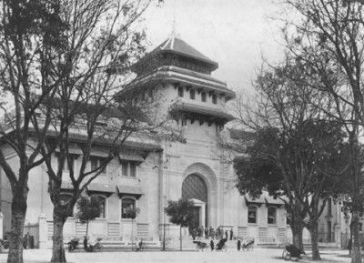 Đại học Đông Dương. Mặt chính công trình (ảnh chụp đầu thế kỷ 20)