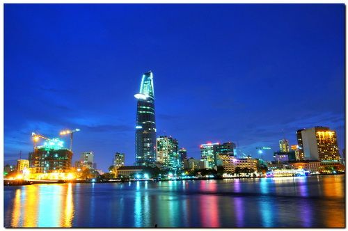 Ngắm trung tâm Thành phố về đêm ở bên kia sông Sài Gòn