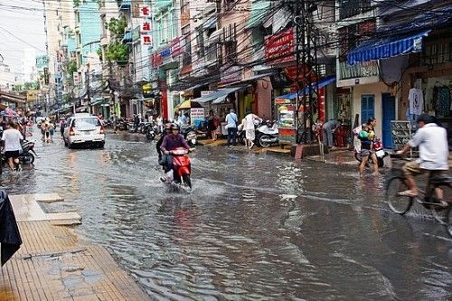 13.1277585540.bui vien street flooded