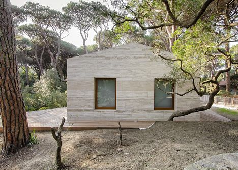 dezeen House in a Pine Wood by Sundaymorning and Massimo Fiorido Associati 5