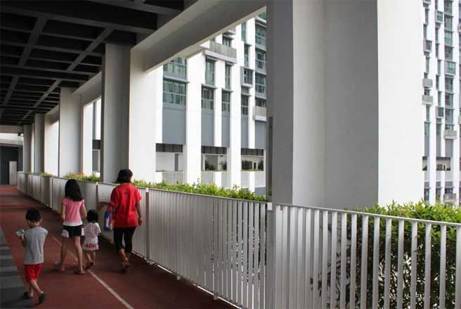 Đường chạy thể dục tại cầu nối giữa các tòa nhà