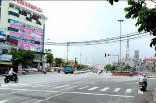Ngã ba thị trấn Phùng (Đan Phượng), nơi giao nhau giữa đường 32 cũ và đường 32 mới.
