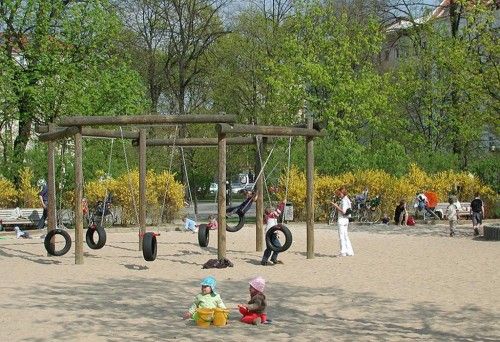 Sân chơi cho trẻ em trong một khu ở tại Berlin - Đức
