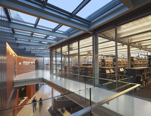51e8040ee8e44e69e800008a_district-of-columbia-public-library-the-freelon-group-architects_tenley_int-_atrium-overall