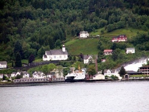 Ngôi làng nhỏ Hellesylt, nơi có vịnh hẹp Geiranger luôn thu hút nhiều khách du lịch nhất