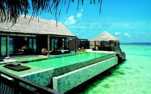 Shangri-La Villingili Resort & Spa là một khu nghỉ dưỡng tràn ngập những dịch vụ cao cấp, bao gồm một hồ bơi 'vô cực' tuyệt đẹp màu xanh bạc hà