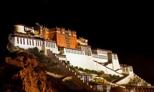 Ngày nay cung điện Potala đã được UNESCO công nhận là một di sản thế giới, thu hút một lượng lớn khách du lịch quốc tế đến tham quan mỗi năm. Công trình này xứng đáng được coi là một kỳ quan không chỉ của dân tộc Tây Tạng mà còn của toàn nhân loại.
