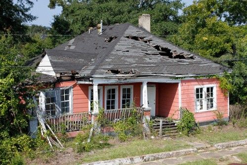 Ngôi nhà bỏ hoang đã bị tháo dỡ, với một phần vật liệu được tái sử dụng để dựng Open House