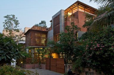 509d3d68b3fc4b56c10000cc the green house hiren patel architects the green house exterior view 1
