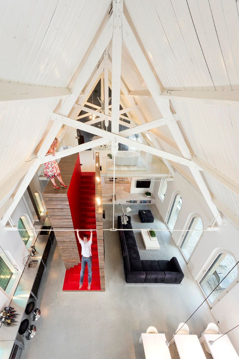 Phòng khách rộng rãi, nhìn từ trần nhà xuống Ảnh © Vincent Van Den Hoven