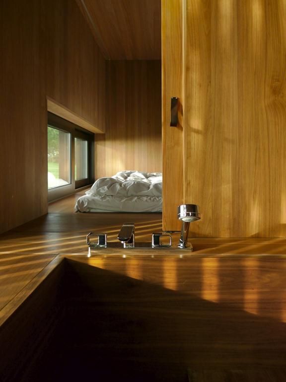 Gongo-bathtub2.-American-Walnut.-Interior-Project-by-Diener@Diener-2