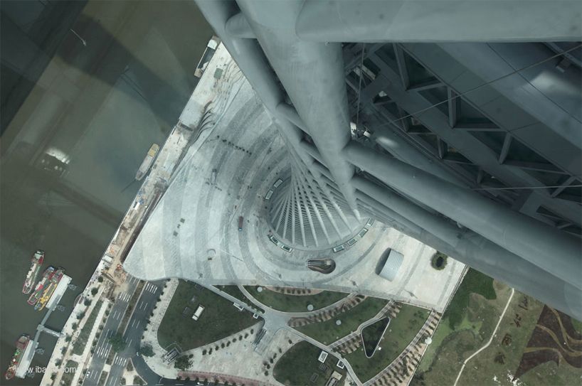 Góc nhìn từ trên tháp xuống / Ảnh Information-based Architecture
