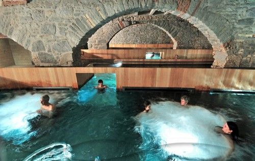 Nhà máy bia Hurlimann (Zurich, Thụy Sĩ) được sửa chữa thành một khách sạn có bể tắm nước nóng Ảnh © Bluewatercom