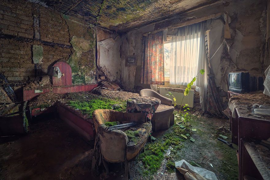 nature-reclaiming-abandoned-places-26