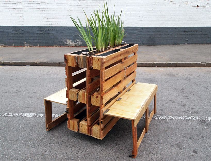 r1-interlocking-mobile-benches-wooden-pallets-johannesburg-designboom-04