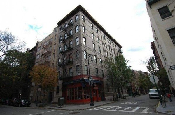 1 Friends-NYC-Apartment-Building-600x397