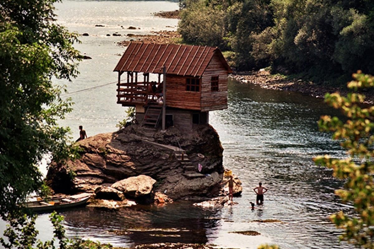 River House trở thành một điểm tham quan thú vị cho những du khách hiếu kỳ.