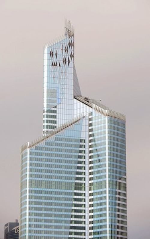 Tòa tháp cao 231 m được cải tạo từ tòa tháp có từ những năm 1970.