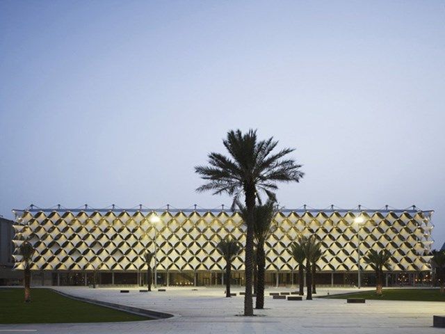 Thư viện Quốc gia Vua Fahad, Riyadh, Saudi Arabia do Gerber Architekten thiết kế và do Cơ quan Phát triển Arriyadh làm chủ đầu tư nhận nhận đề cử Công trình nâng cấp tốt nhất và giải thưởng đặc biệt của ban giám khảo.