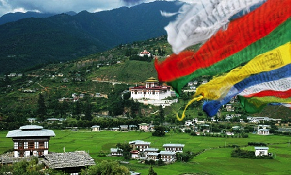 Hơn 60% diện tích lãnh thổ còn rừng bao phủ, ngay cả các đô thị lớn của Bhutan cũng tràn ngập màu xanh
