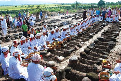 Lễ tảo mộ của đồng bào Chăm Hồi giáo (Bà Ni) -  Tết Ramưwan