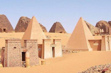 800px Sudan Meroe Pyramids 30sep2005 2 1 Copy
