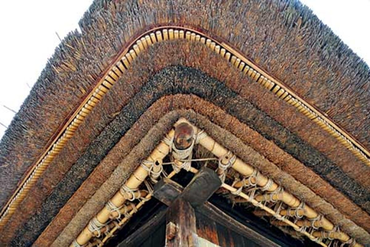 Người Nhật gọi đây là Yosemune, người Việt gọi là nhà mái bánh ú. Đây là nét kiến trúc cổ tiêu biểu của ngôi nhà nông thôn ở Ibaraki. Mái nhà có kết cấu rất phức tạp và chế tác kỳ công