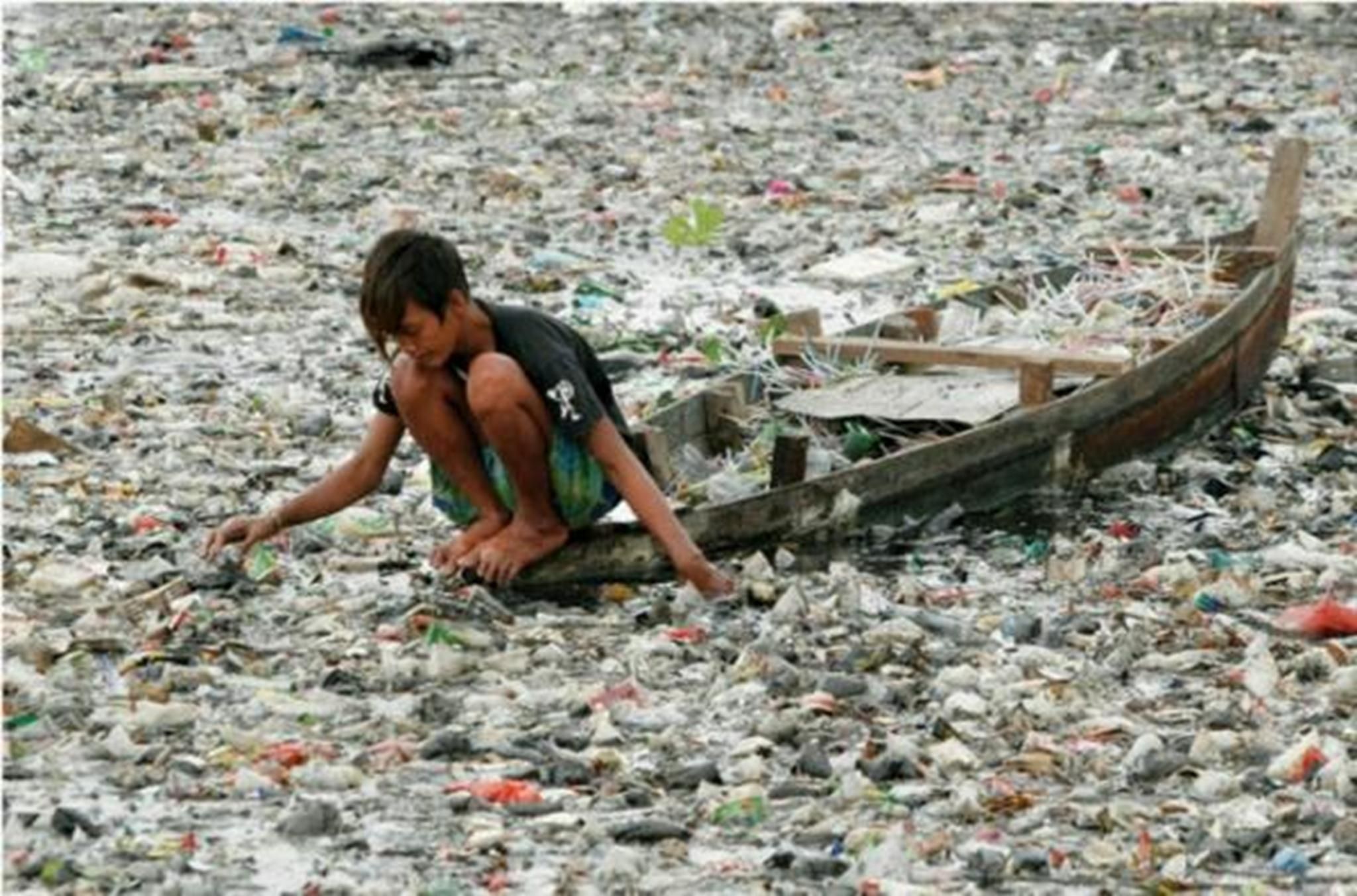 Không chỉ ảnh hưởng tới các loài sinh vật, rác thải còn trực tiếp ảnh hưởng tới cuộc sống của chúng ta (Ảnh: AngelDonate, Twitter)