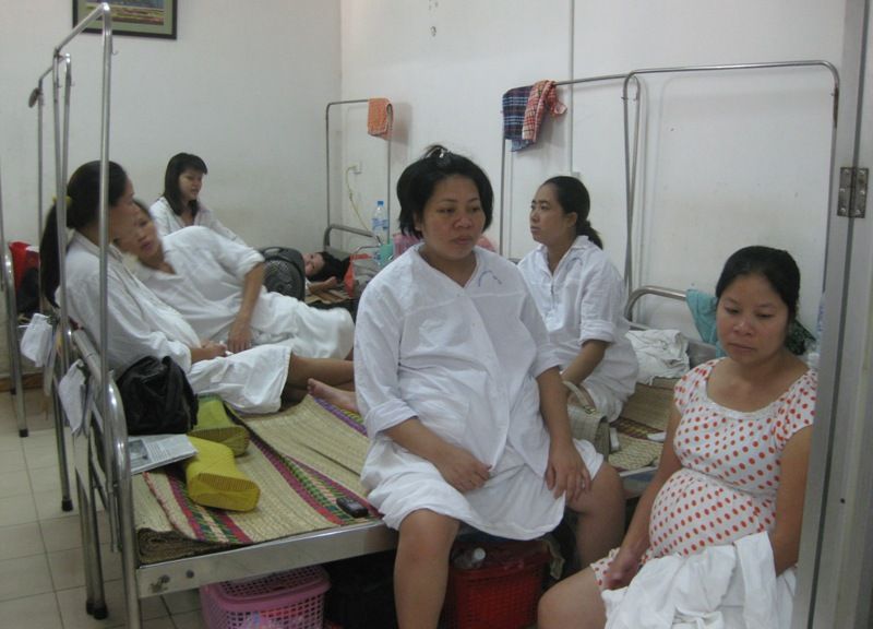 Phòng đình chỉ thai nghén Khoa Sản 1 có đến 20 bệnh nhân chỉ với 5 giường bệnh