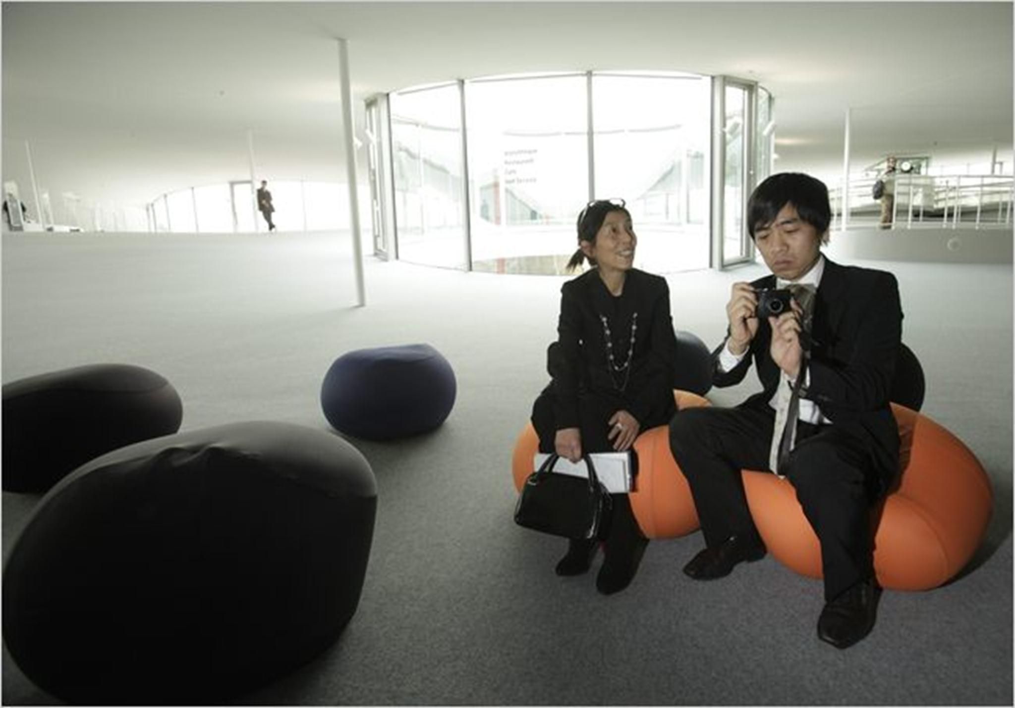 Kazuyo Sejima và Ryue Nishizawa  tại Rolex Learning Centre
