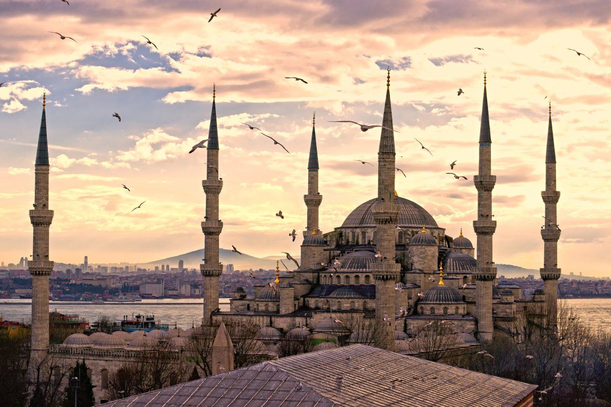 perhaps the only house of worship that can match its grandeur is the blue mosque in istanbul built in the early 1600s at the height of the ottoman empire