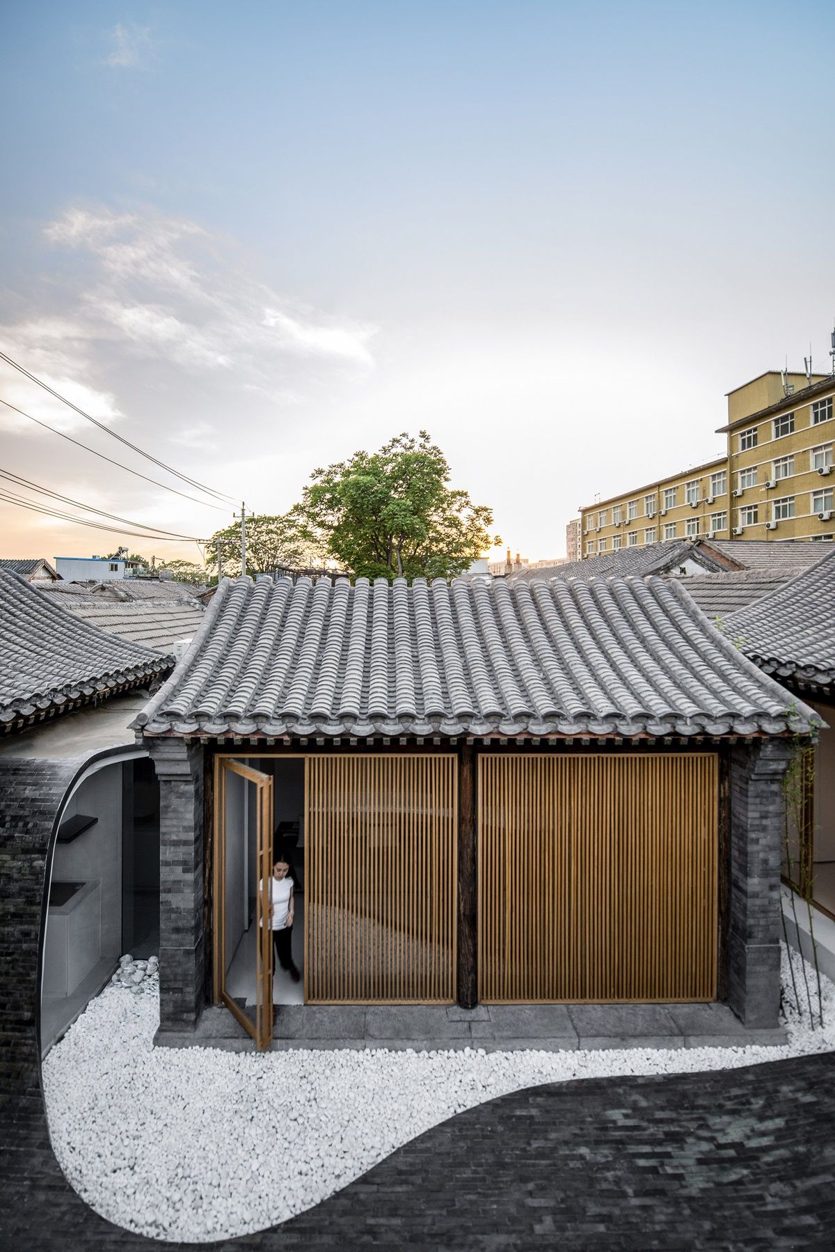 twisting courtyard arch studio architecture residential beijing china dezeen 2364 col 9