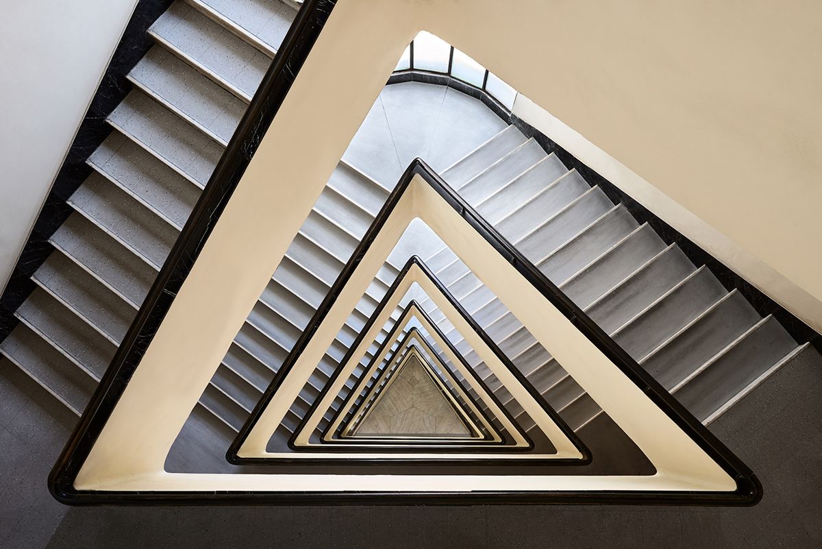 Những cầu thang xoắn ốc vô hạn ở Budapest bởi nhiếp ảnh gia Balint ...
