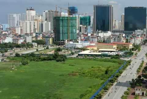 Nhiều khu đất ở TP. Hà Nội được bàn giao cho doanh nghiệp hàng chục năm nhưng không chịu triển khai, gây lãng phí tài sản Nhà nước.
