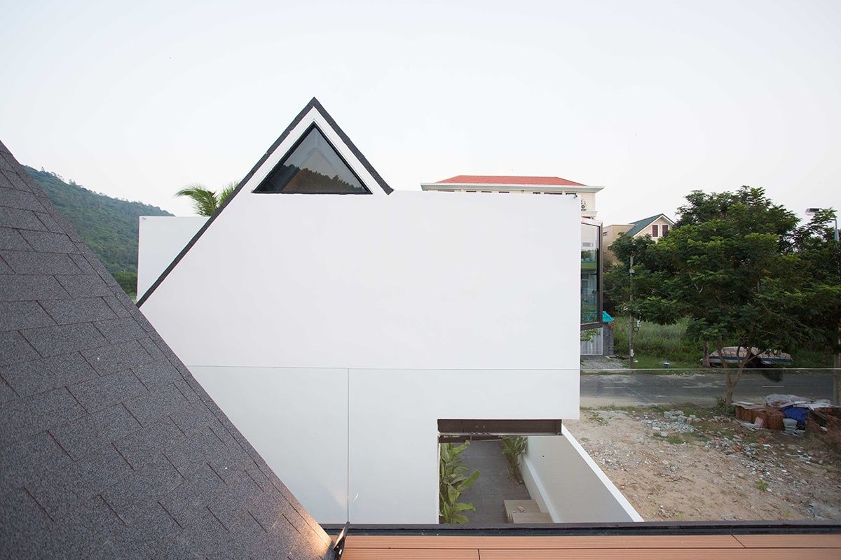 Maison Mansardée - Villa bằng thép dưới chân núi Sơn Trà | 85 Design