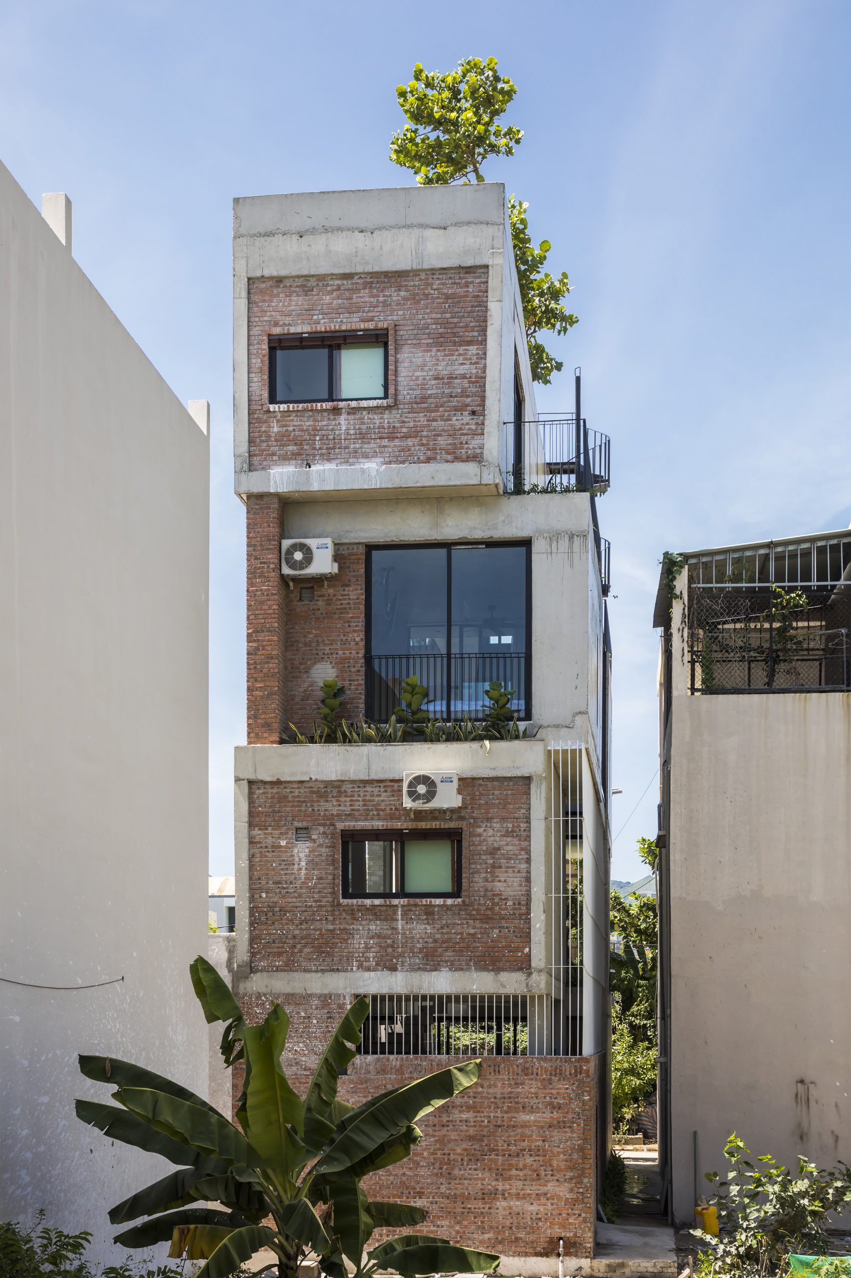 0725 scaled - The Concrete House 01 / Ho Khue Architects: Ngôi nhà 4 tầng với diện tích lô 5m x 16m