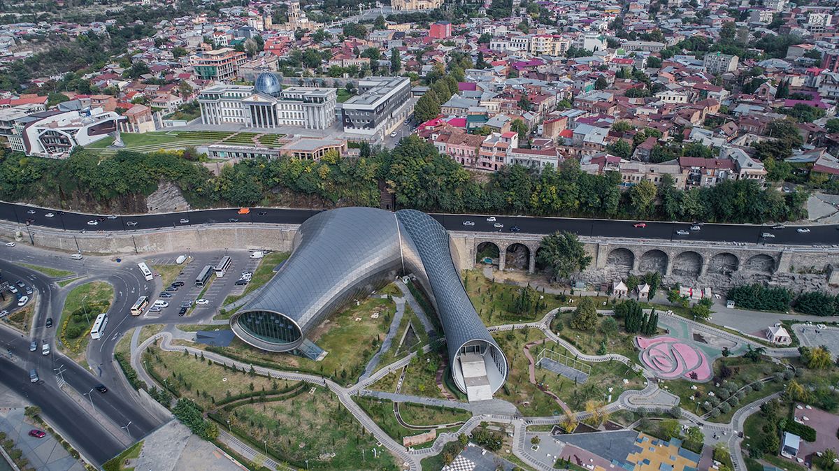 Trung tâm triển lãm và nhà hát Rhike Park - Chiếc kính viễn vọng của thành phố Tbilisi | Studio Fuksas