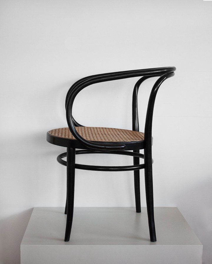 Product-image-Vintage-THONET-CHAIR-209-ZWEI-Finds-4-1500x2000.jpg