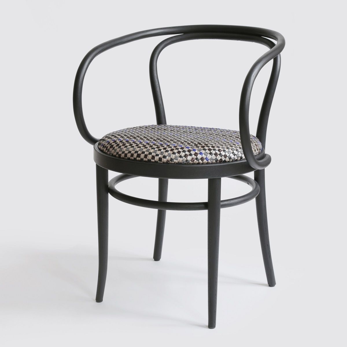 Thonet-Bolon-209-chair-experiment_dezeen_12-4000x3000.jpg