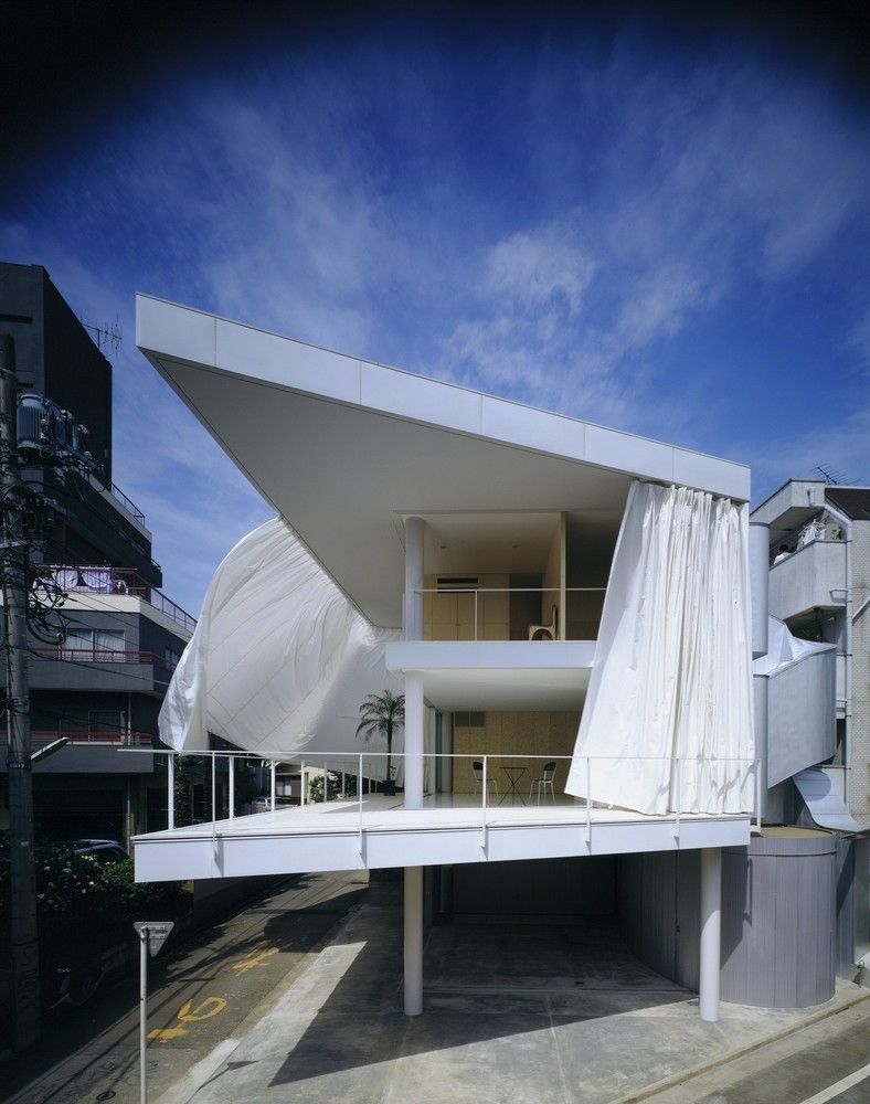 Curtain_Wall_House_by_Hiroyuki_Hirai-1000x1000.jpg