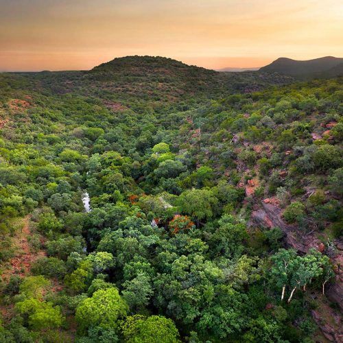 Ngôi nhà gạch ẩn mình trong khu bảo tồn thiên nhiên Nam Phi/ Frankie Pappas