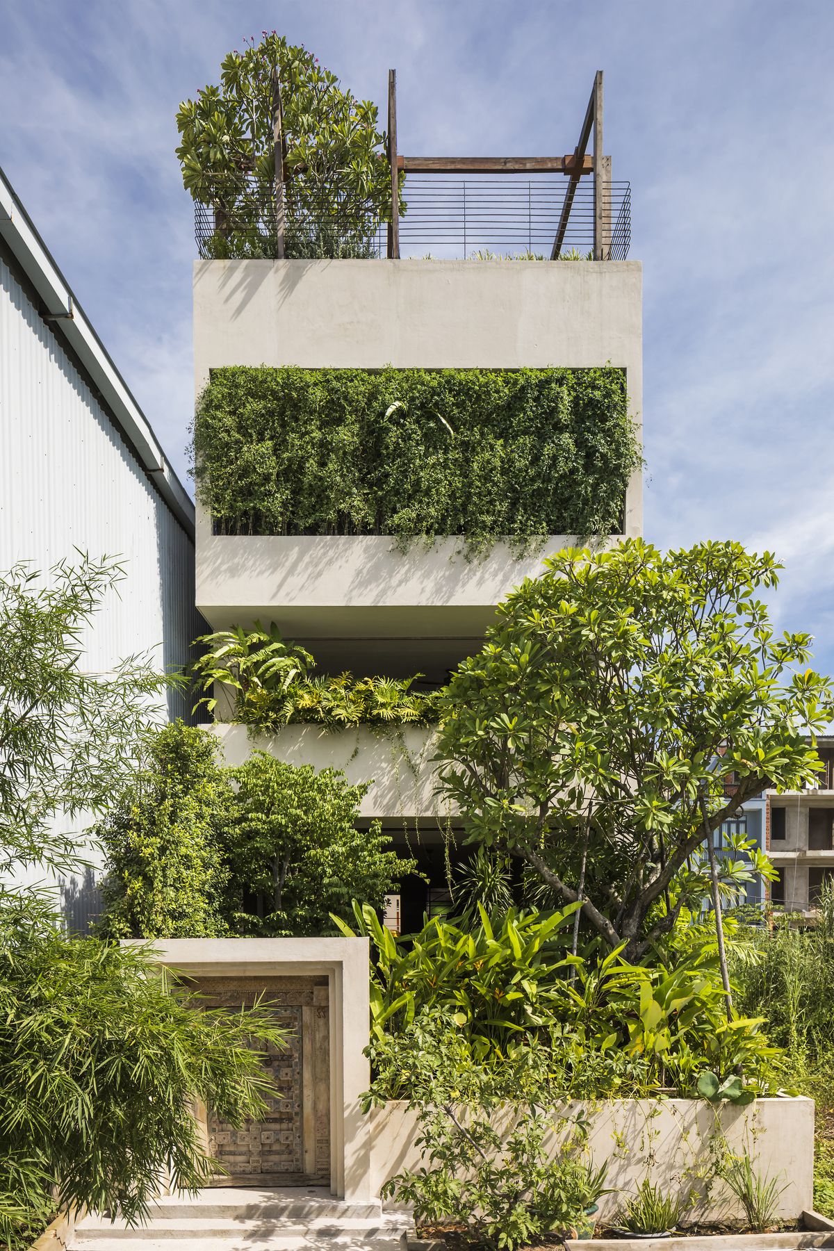 Tropical Suburb Town House – Nhà phố ngoại ô được đúc từ bê tông nguyên khối | MM++ Architects